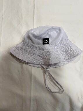 Baby White Bucket Hat with Smile Patch 9-18 months